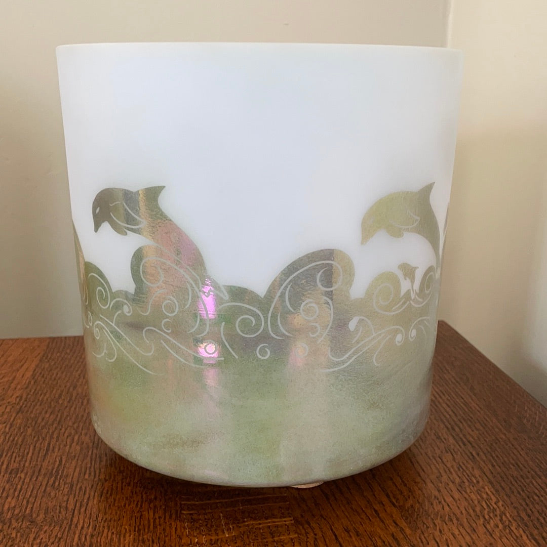 8" D-40 Itoigawa Jade, Platinum W/ Etched Ocean Of Dolphins 95249 Crystal Tones®